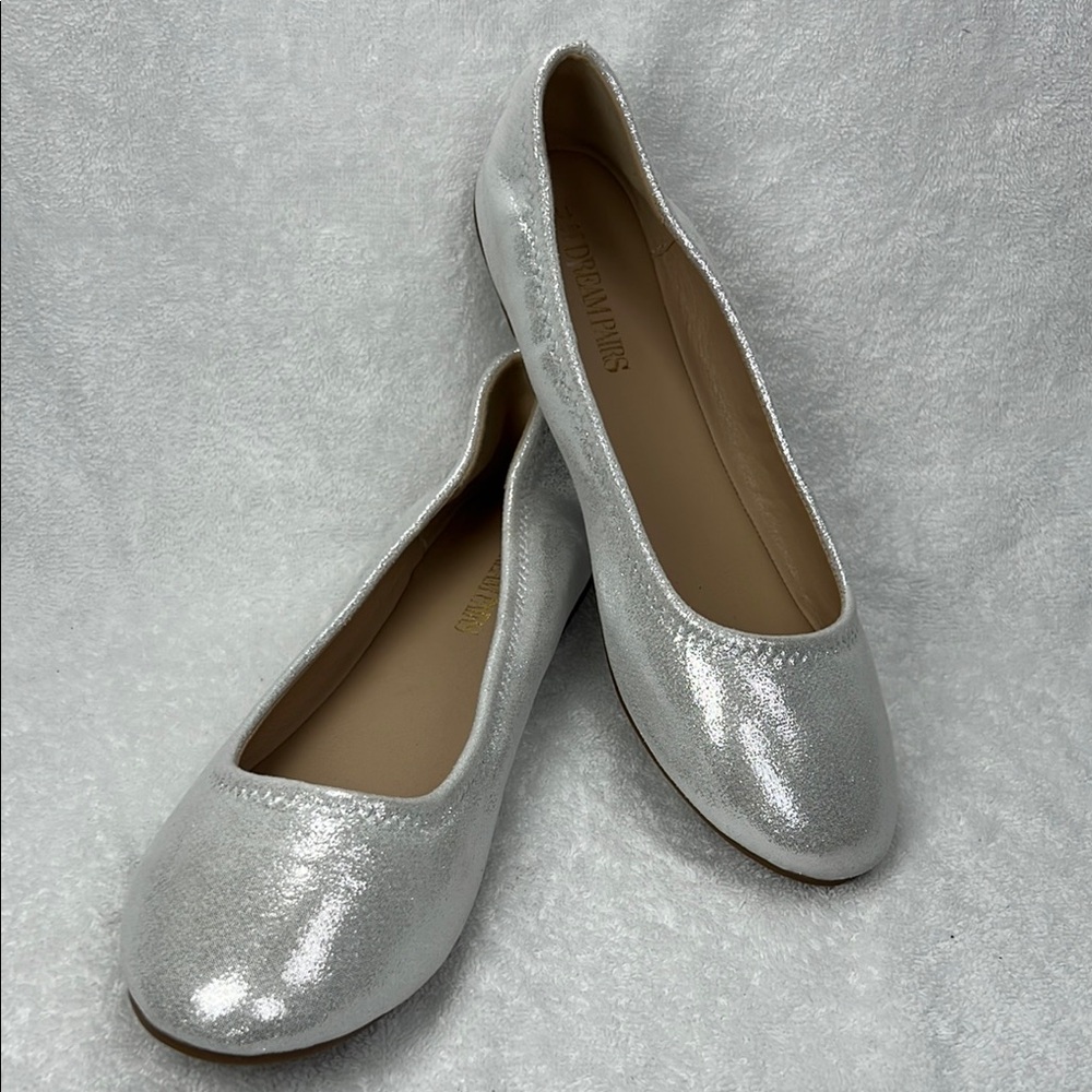 Dream Pairs Silver Flats size 11 in excellent used condition